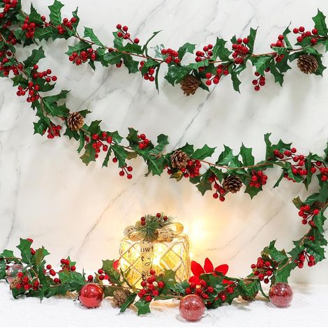175cm Guirlande de Noël avec Baies Rouges Et Pomme de Pin Couronne de Noel Guirlande Sapin Artificiel Guirlande Feuille pour Cheminée D'escaliers de Noël Portes Fenêtres Escaliers (1/5)