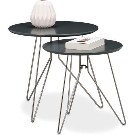Gedeckter tisch mit 3 metallbeinen 883