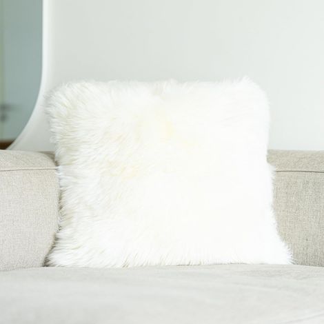 Nordic Sheep Housse de Coussin en Peau de Mouton 40x40 cm Poils Longs durables de Nouvelle-Zélande pour Un Style Nordique Oreillers Moelleux pour canapé, Chaise et lit Couleur: Blanc (1/5)