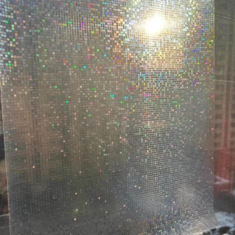 Dekorative, UV-beständige Folie 30 x 200 cm – Regenbogeneffekt – Verdunkelnde, elektrostatische Fensterfolie – Einfache, klebstofffreie Montage (1/5)