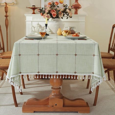 Nappe carrée en coton et lin, lavable et séchable en machine, avec pompons décoratifs pour table basse d'extérieur (vert à carreaux, 140 x 140 cm) (1/4)