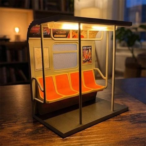 New Yorker U-Bahn-Lampe – Kreative Lichtdekoration für die U-Bahn (1/5)