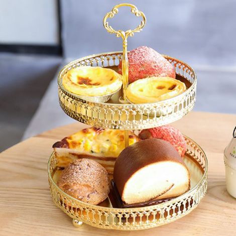 Plateau à pâtisserie double couche décoratif en cuivre doré, ajouré, grain vertical, idéal pour les mariages. (1/5)