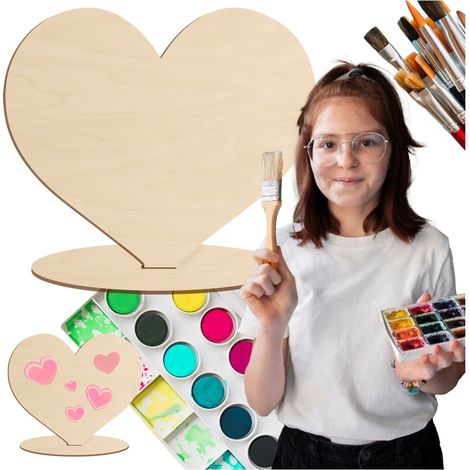 Corazón de madera sobre una base para pintar y decorar para el Día de la Abuela y el Día de la Madre. (1/5)
