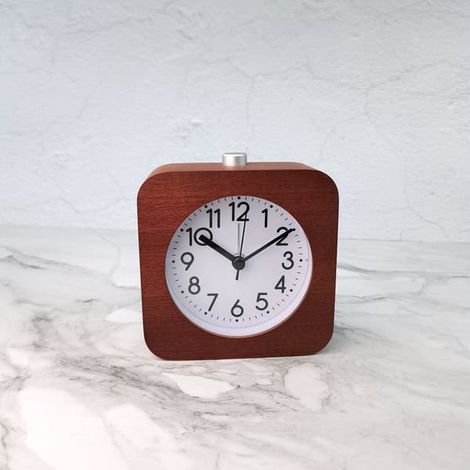 Réveil en bois marron, réveil analogique silencieux (sans tic-tac), à piles, avec fonction snooze. (1/5)