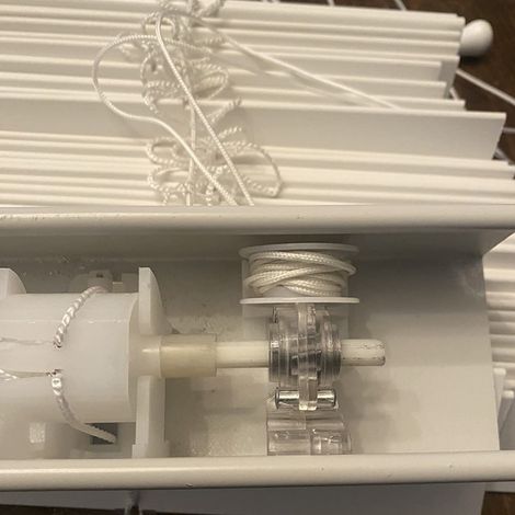 Enrouleur et kit de réparation pour corde de store vénitien avec corde de 10 mètres / Résout les problèmes de levage et de rotation / (1/5)