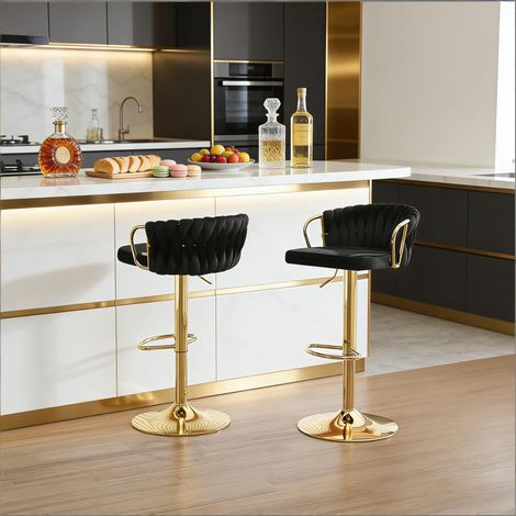 Lot de 2 tabourets de bar pivotants en velours noir – hauteur réglable 77‑98 cm, dossier et accoudoirs intégrés, piètement métallique doré – style élégant pour cuisine, bar ou salon (1/5)