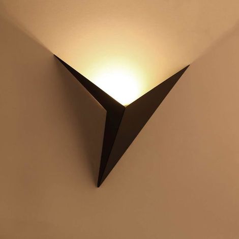 Applique a LED, moderna applique triangolare nera, 3 watt, temperatura colore 3000K, lunghezza 25 cm. (1/5)