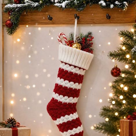Chaussette de Noël tricotée rouge rayée avec broderie en relief, grand sac cadeau bonbons, décoration festive à suspendre pour cheminée et intérieur (1/4)