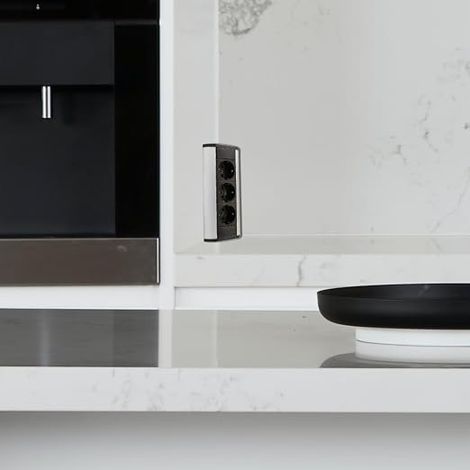 Prise de courant triple sous plan/en saillie, prise d'angle, boîtier en aluminium avec 100cm de câble et prise de courant, argent (1/4)