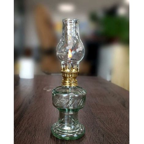 Petroleumlampe aus Glas. Retro-Öllampe mit Docht für die Notbeleuchtung in Innenräumen (20 cm²). (1/5)