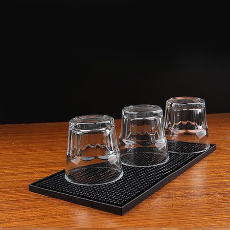 Tapis de bar en PVC noir anti-dérapant pour verres, parfait pour KTV et restaurants (format carré compact) (1/4)