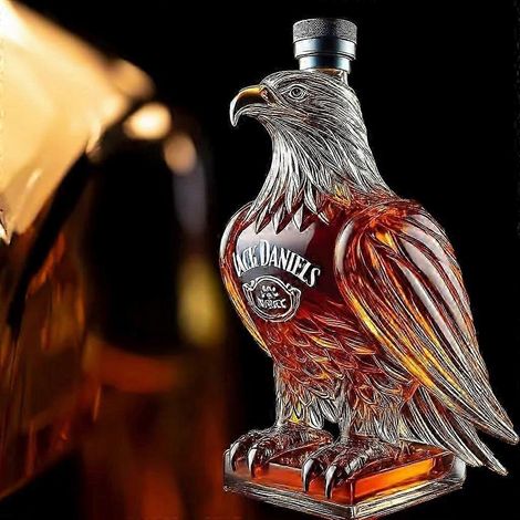 Coffret carafe à whisky cadeau pour bar à domicile sur le thème d'Halloween avec 2 verres - Aigle (1/2)