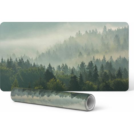 Alfombrilla de escritorio antideslizante con estampado de un bosque brumoso al amanecer, 100 x 50 cm.