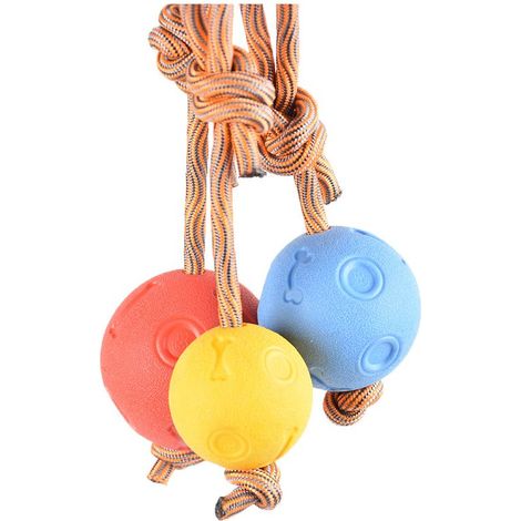 Un ensemble de 3 balles pour chien avec des cordes et une balle en caoutchouc plein. (1/4)
