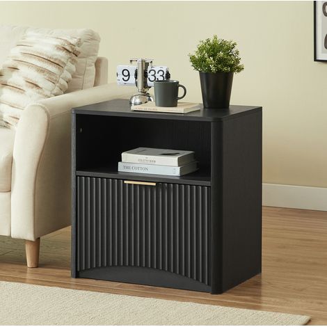 Nachttisch 58x38x60 cm schwarz aus Spanplatte mit Rillendesign, offener Schublade und goldfarbenem Griff (1/5)
