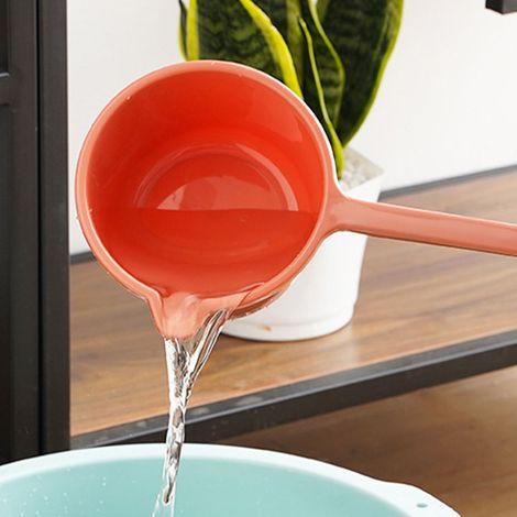Louche à eau en plastique à long manche pour le shampoing des bébés, louche de cuisine épaisse, louche de bain pour enfants et nourrissons (1/5)
