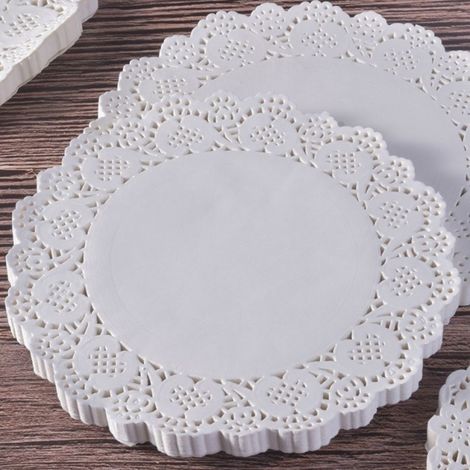 Serviettes en papier dentelle rondes de 14 cm de diamètre (150 pièces, blanches). Serviettes décoratives en papier en vrac pour la présentation de desserts et de pâtisseries.