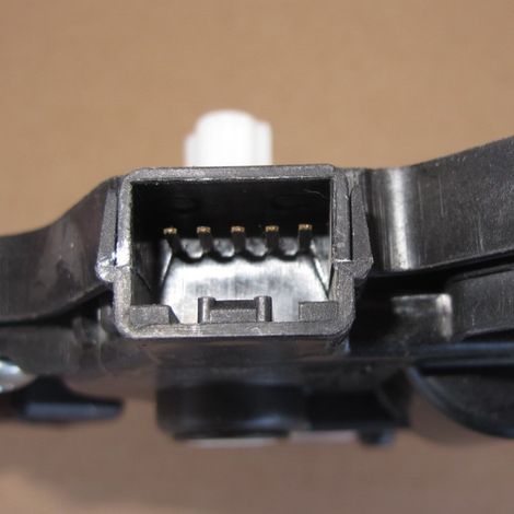 97154F9000 convient aux moteurs de volet Kia et Hyundai 97154-F9000. (1/5)