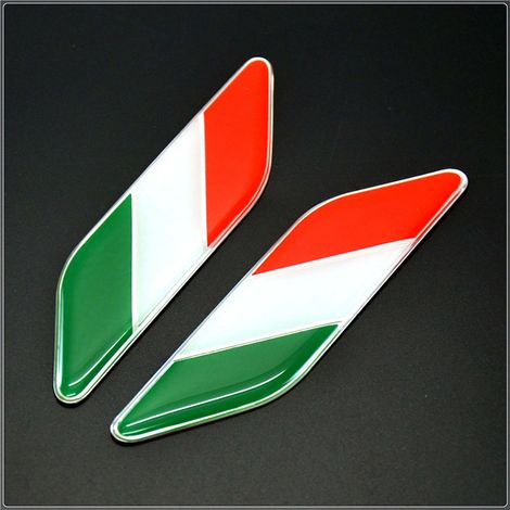 Autocollant de voiture en deux pièces décoration de voiture autocollant de voiture en métal logo de voiture autocollant de rayures de voiture logo de garde-boue (drapeau italien) -113282.8mm
