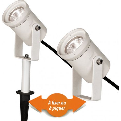 Spot extérieur à piquer LED 3W IP65 blanc chaud 3000K – Aluminium – Angle d’éclairage 38° – Flux lumineux 250 lumens – Bricolage Direct (1/2)
