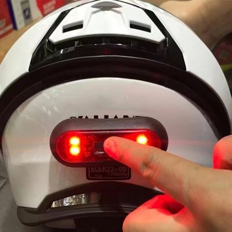 Feu De Casque - LED Rechargeable USB - Pour Vélo Moto Trottinette - 3 Modes Éclairage Rouge - 1 Pièce (1/4)