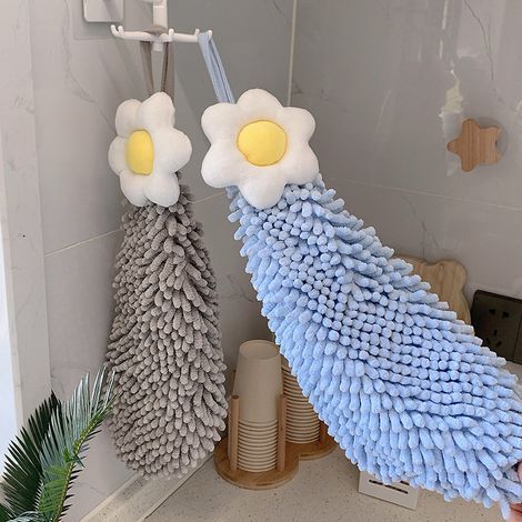 Lot de 2 serviettes suspendues en chenille douces et moelleuses, à motifs floraux amusants et absorbantes. (1/5)