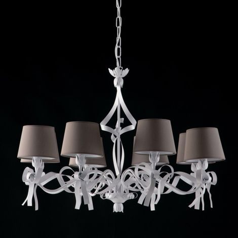 Araña de hierro lacado blanco con decoración cutre 8 luces con pantallas de pvc gris paloma