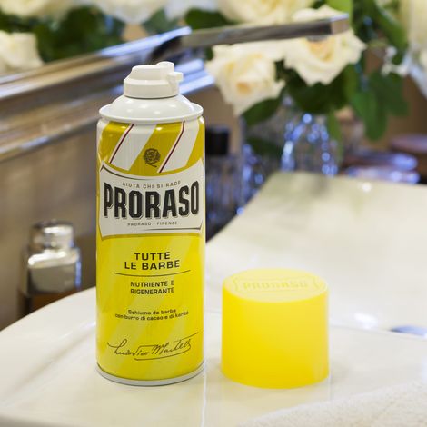 Schiuma da barba nutriente e rigenerante Proraso (1/3)