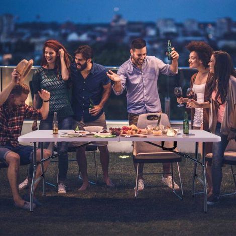 Jardin, camping ou réception, table pliante 180 cm pour 6 à 8 personnes avec poignée et pieds antidérapants (1/5)