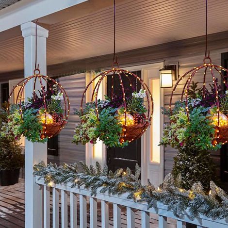Panier Suspendu De Noël - Décoration Extérieure Avec Lumières LED Blanches - Plantes Artificielles Et Ornaments Mixtes - 30 cm - 1 Pièce (1/5)