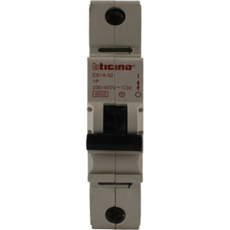 Interruttore magnetotermico 1 polo 1 modulo 32A curva C Bticino (1/2)