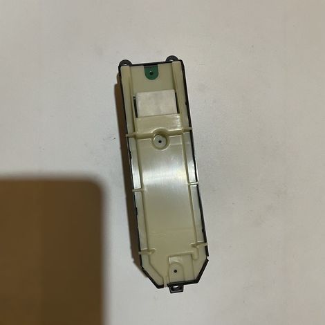 84040-33100 is suitable for Lexus Prado and Lexus power window switches for left-hand drive electric windows. (1/4)