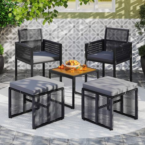 Ensemble de Meubles de Patio 5 Pièces Salon de Jardin en Osier PE avec 2 Chaises 2 Poufs et 1 Table Basse en Bois Gris (1/3)