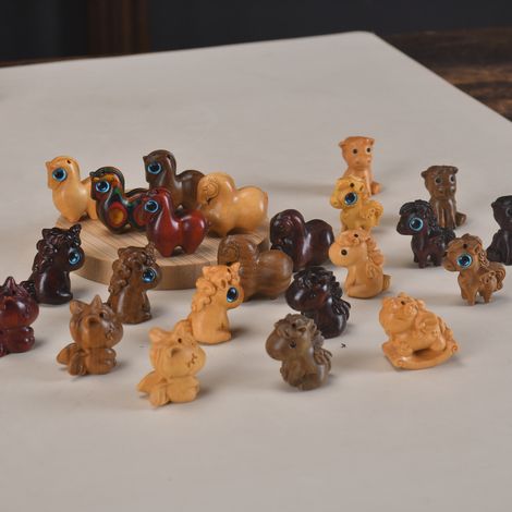 6 licornes en bois de santal sculptées à la main, sélectionnées aléatoirement : figurines de personnages en bois artisanales, ornements décoratifs de bureau et articles cadeaux jouets (1/4)
