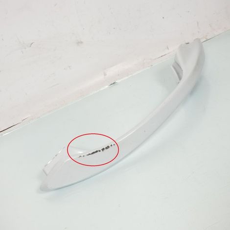 [PRODUIT D'OCCASION] Poignée passager droite origine pour scooter Suzuki 650 Burgman (1/3)