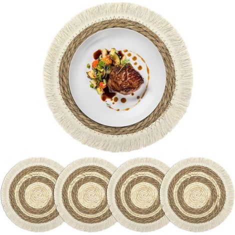 Ensemble de quatre sets de table ronds de style bohème avec pompons en paille, adaptés aux cuisines et aux salles à manger. (1/5)