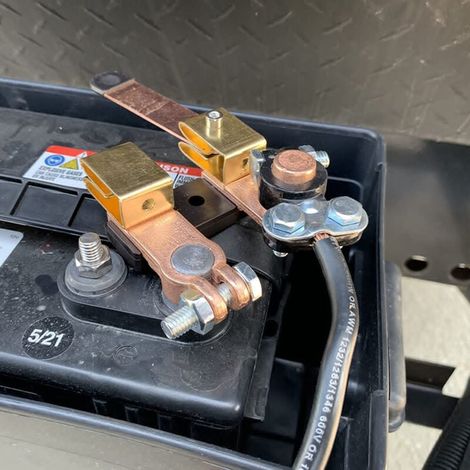 Alovez – Coupe-batterie 12-24V 250A – Disjoncteur principal vertical pour voiture et bateau – Isolation électrique sécurisée – Installation facile (1/4)