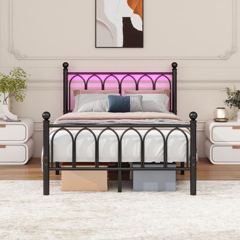 Cadre de lit métallique 120x200cm noir, tête et pied de lit rétro, ports USB intégrés, éclairage LED, lattes en acier renforcé, grand espace de rangement sous le lit, pas besoin de sommier
