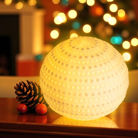 LED Porzellan Leuchtkugel weiß matt inklusive Batterie - 13 cm - Keramik Deko Kugel warmweiß beleuchtet zum Hinstellen