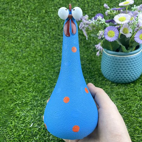 Adorno de escritorio con forma de gallina de cuello largo y ojos grandes, una simpática figurita de animal, ideal para exhibir obras de arte originales en escritorios y estanterías domésticas.