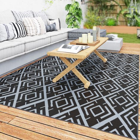 Wendbarer Outdoor-Teppich – Geometrisches Rautenmuster – 182 x 274 cm – Wasserdicht – Schwarze Tragetasche