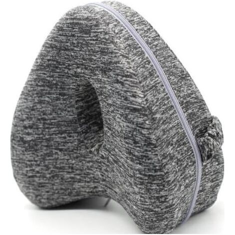 Cet oreiller orthopédique pour genoux et jambes est conçu pour dormir sur le côté. Fabriqué dans un tissu respirant et lavable en machine, il soulage efficacement la sciatique. (1/4)