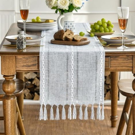 Hellgrauer Tischläufer mit Quasten, 33 x 303 cm – waschbare Tischwäsche im Landhausstil, ideal für Partys, Geburtstage, Valentinstag oder Hochzeiten (1/5)