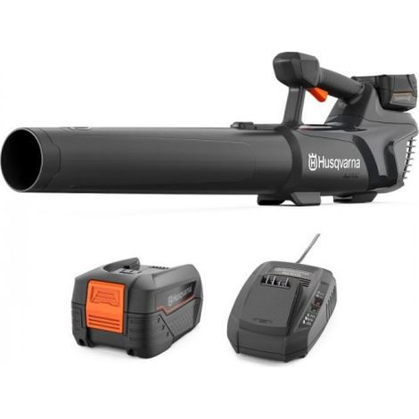 Soplador de hojas inalámbrico Husqvarna Aspire B8X-P4A con batería y cargador.