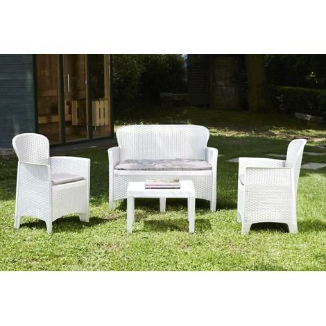 Dmora - Salón de Jardín Dlinett, Conjunto de jardín con 2 sillones, 1 sofá y 1 mesa de centro, Zona de estar efecto ratán con cojines, 100% Made in Italy, Blanco