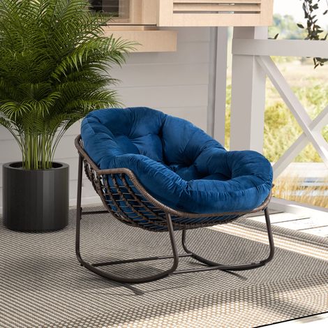 Chaise longue à bascule d'extérieur en acier et rotin synthétique bleu marine, grand format 111 x 94,5 x 80 cm (1/5)