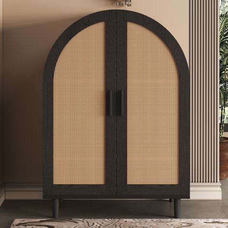 Elegantes Sideboard oder Schuhschrank mit abgerundeten Seiten, durchbrochenen Rattantüren und drei Ablagefächern