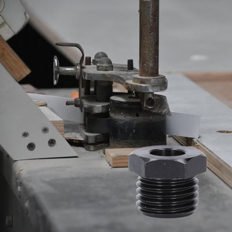 Spindeladapter für Holzdrehbank, Reduzierhülse. Spindelsitzadapter für Holzdrehbank. 33 mm Außengewinde, 18 mm Innengewinde, 1,5 mm Steigung. (1/5)