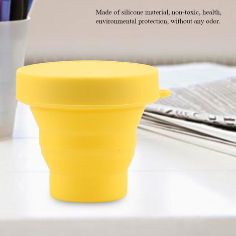 Gobelet télescopique pliable en silicone jaune, idéal pour les voyages, le camping et les activités de plein air. (1/5)